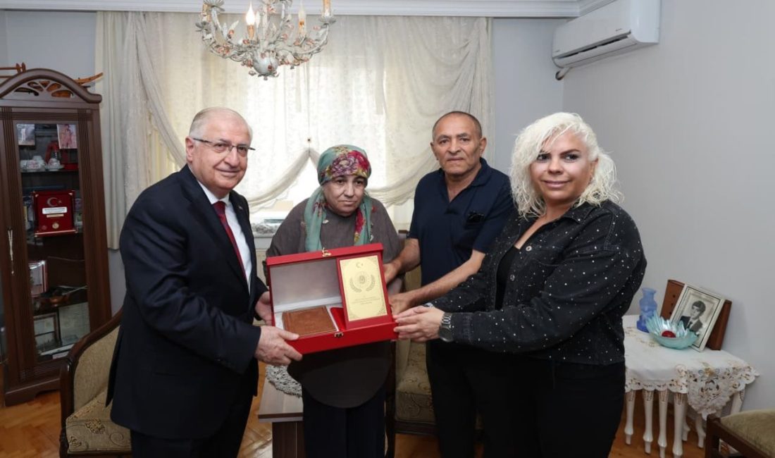İSTANBUL, – MİLLİ Savunma Bakanı Yaşar Güler, 1995 yılında Diyarbakır’ın