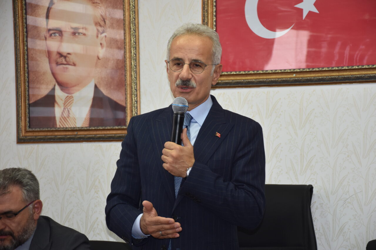 Bakan Uraloğlu: Cumhurbaşkanımızı Allah’ın izniyle tekrar seçeceğiz Hüsnü Ümit AVCI/GÜRÜN (Sivas), – ULAŞTIRMA ve Altyapı Bakanı Abdulkadir