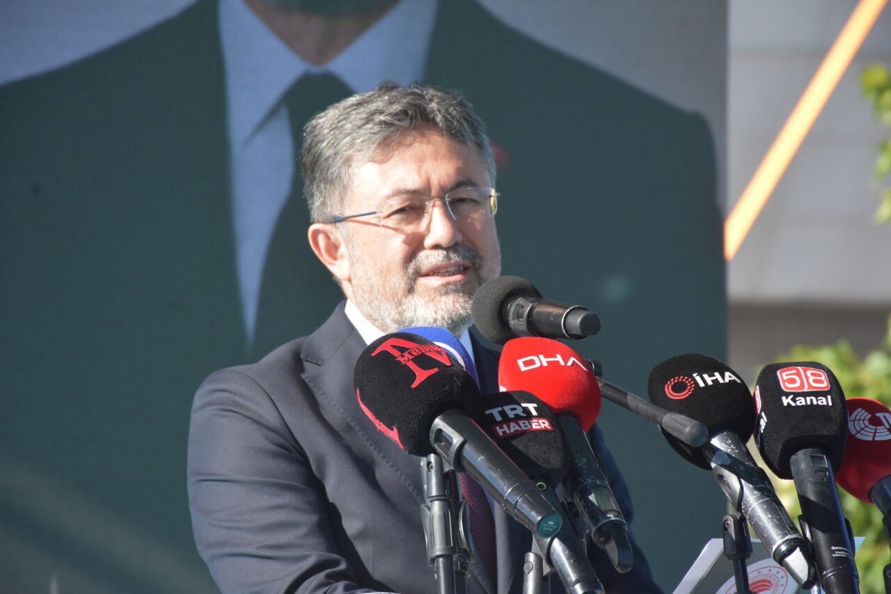 BAKAN YUMAKLI AGRO SİVAS TARIM FUARI’NI AÇTI Sivas Kongresi’nin 107’nci