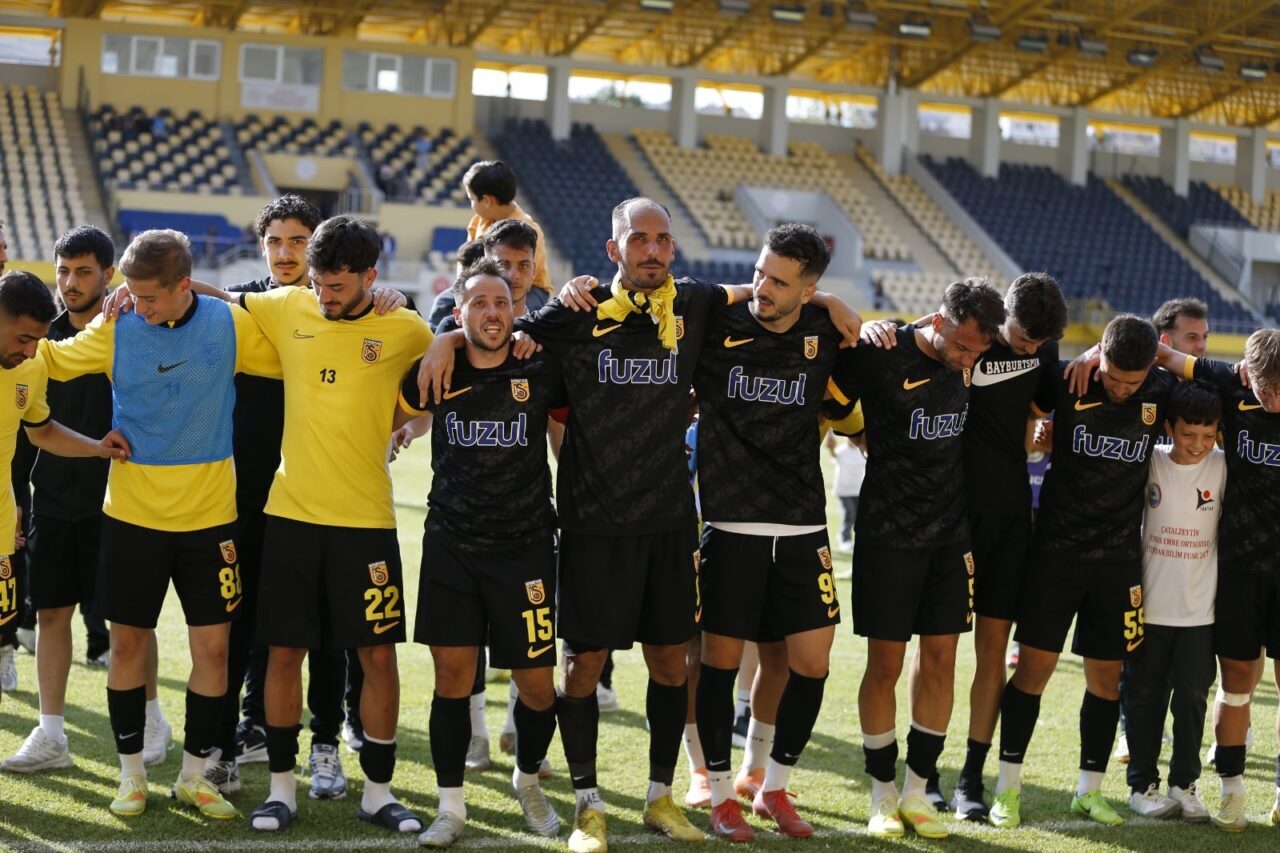 Bayburtspor – Borçka Spor: 3-0 BAYBURT, – PROFESYONELLİĞE Geçiş Ligi