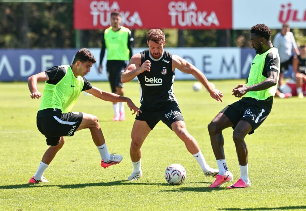 İSTANBUL, – SÜPER Lig’in 5’inci haftasında Cuma günü saat 20.00’de