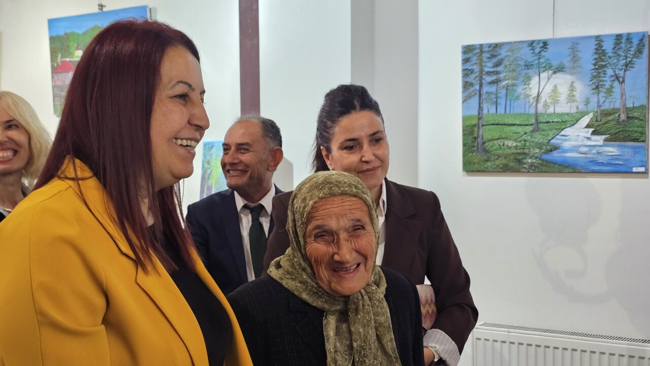 Ali Sencer ARSLAN/ZONGULDAK, – ZONGULDAK’ta, ABD’li ressam Bob Ross’u televizyonda