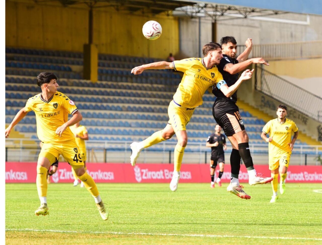 İZMİR, – 3’üncü Lig 2’nci Grup’ta mücadele eden iki İzmir