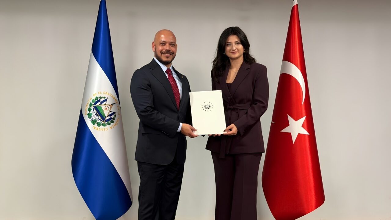 İSTANBUL, – HONEST Holding, Ayşe Esra Deveci’nin (23) El Salvador