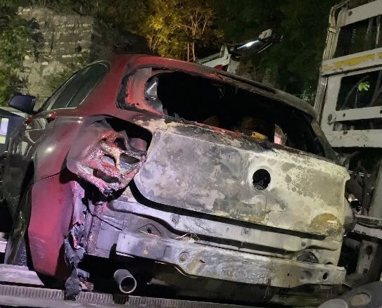 Hüseyin DOĞAN /İSTANBUL, – FATİH’te seyir halindeki otomobilden yükselen alevler