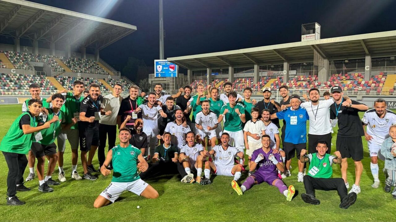 İZMİR, -3’ÜNCÜ Lig 2’nci Grup’ta ilk 2 maçında Ayvalıkgücü Belediyespor’a