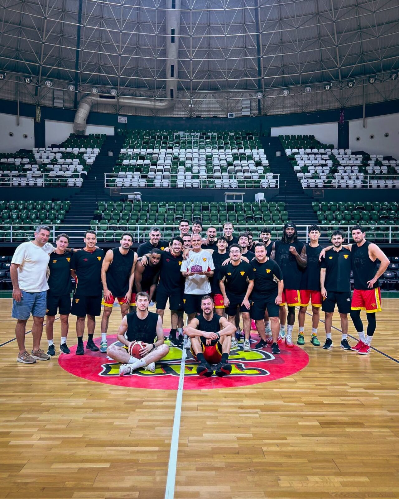 İZMİR, – TÜRKİYE Basketbol Ligi’nde geçen sezon Play-off oynayıp finalin