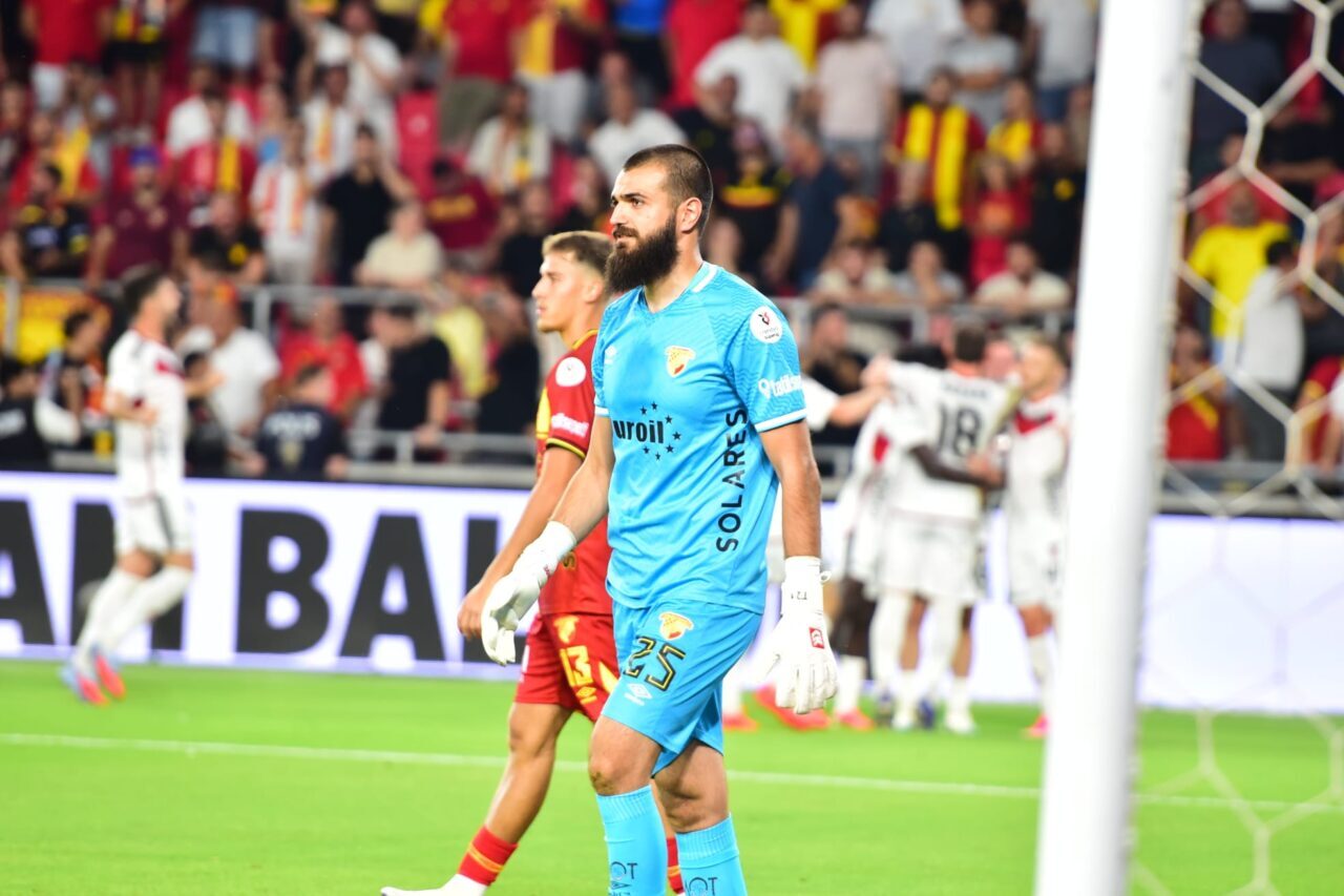 Onur ATIŞ / İZMİR, – GÖZTEPE’NİN file bekçisi Luka Gugeshashvili,