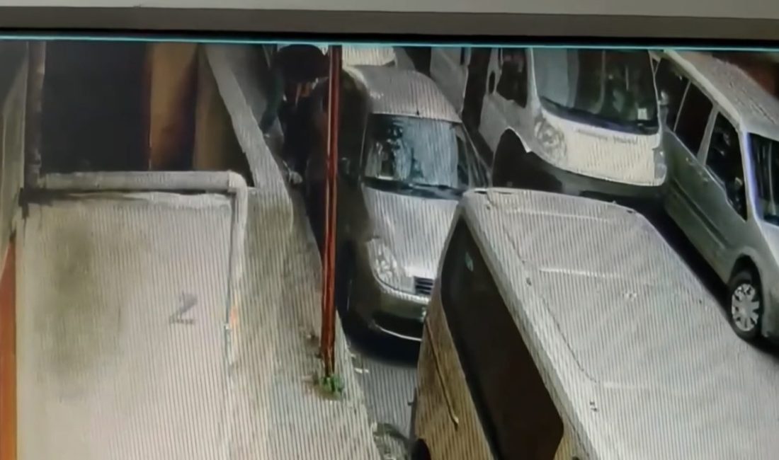 Kağıthane’de 75 yaşındaki kişiye yumrukla atan şüpheli: Umrumda değil şeklinde tavır sergiledi Doğan Can CESUR / İSTANBUL – KAĞITHANE’de öğrenci servisinden inen