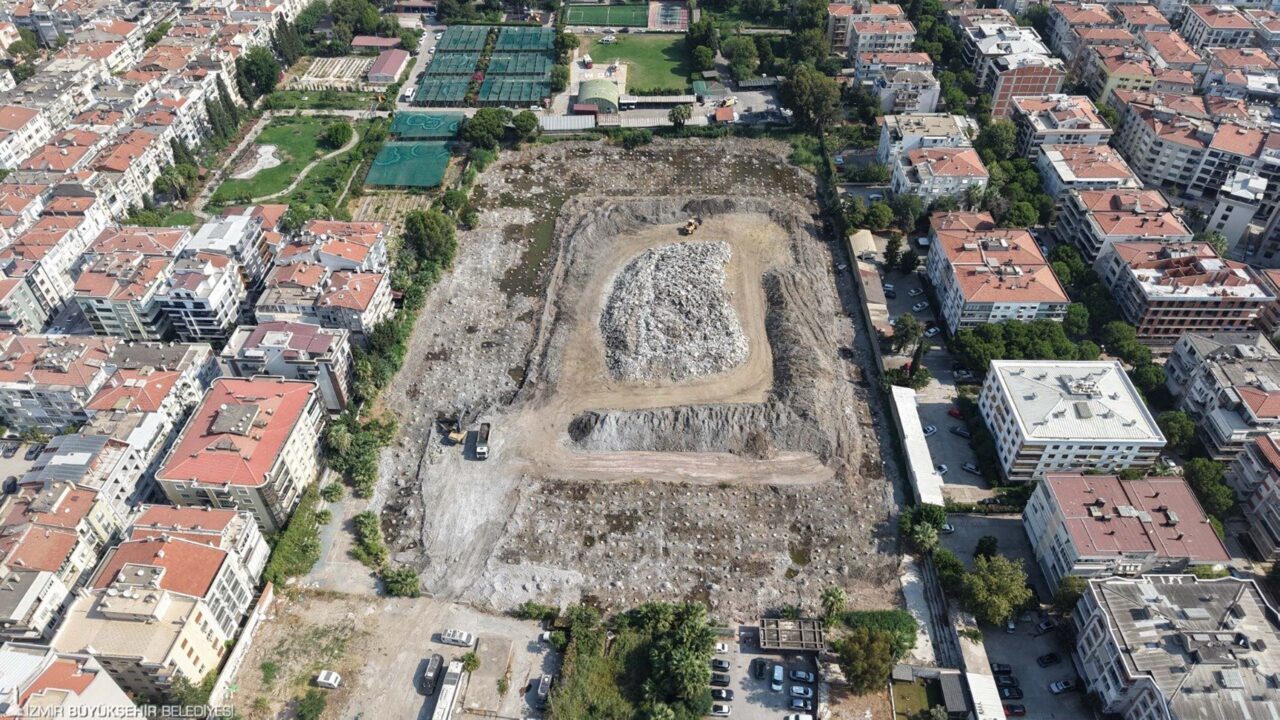 İZMİR, -İZMİR’in 114 yıllık en eski spor kulübü Karşıyaka’da taraftarların