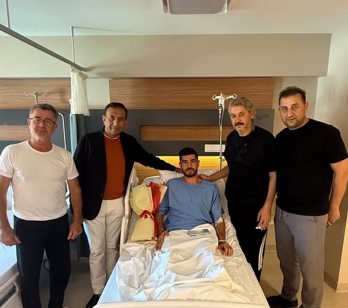 KAYSERİ, – KAYSERİSPOR’UN genç savunma oyuncusu Fethi Özer, ameliyat oldu.
