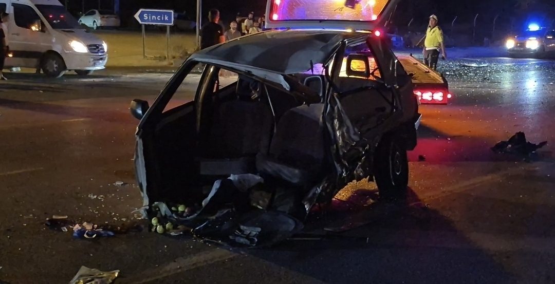 OTOMOBİLİN SÜRÜCÜSÜ ÖLDÜ Kazada yaralanan otomobil sürücü Mikail Akkuş (37),