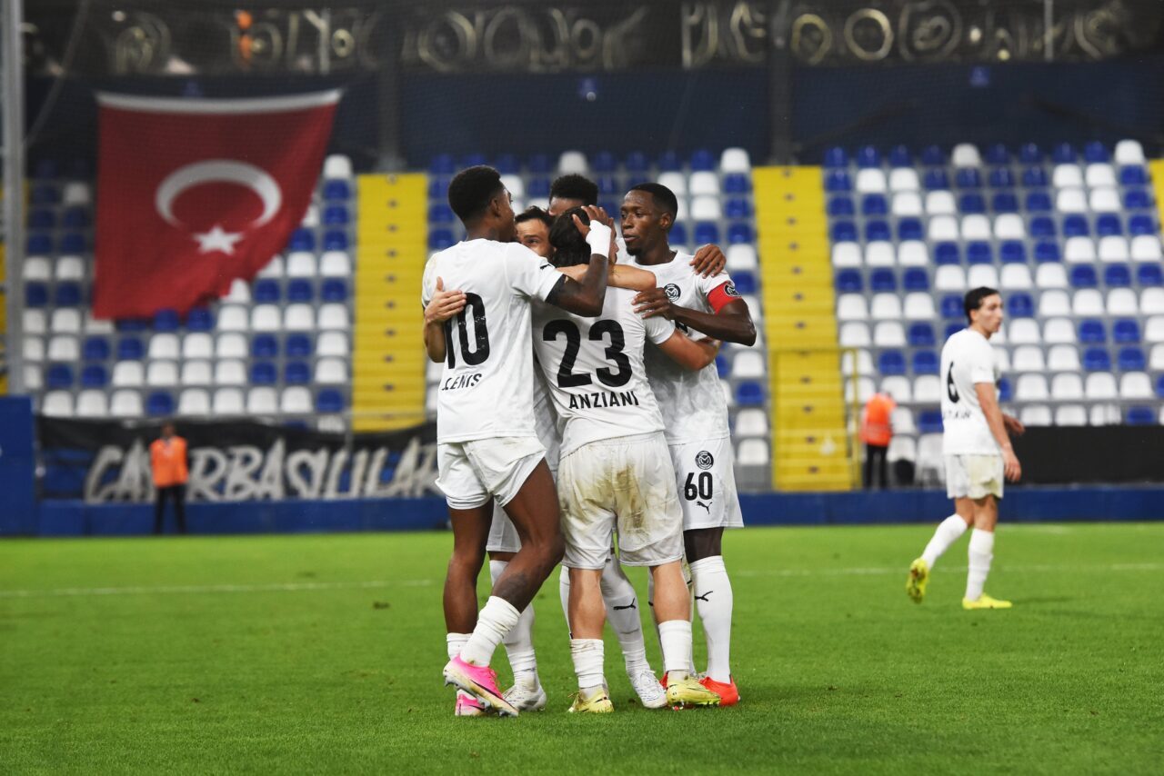 MANİSA, – TRENDYOL 1’inci Lig’de Mısırlı.com.tr Fatih Karagümrük ile 1-1