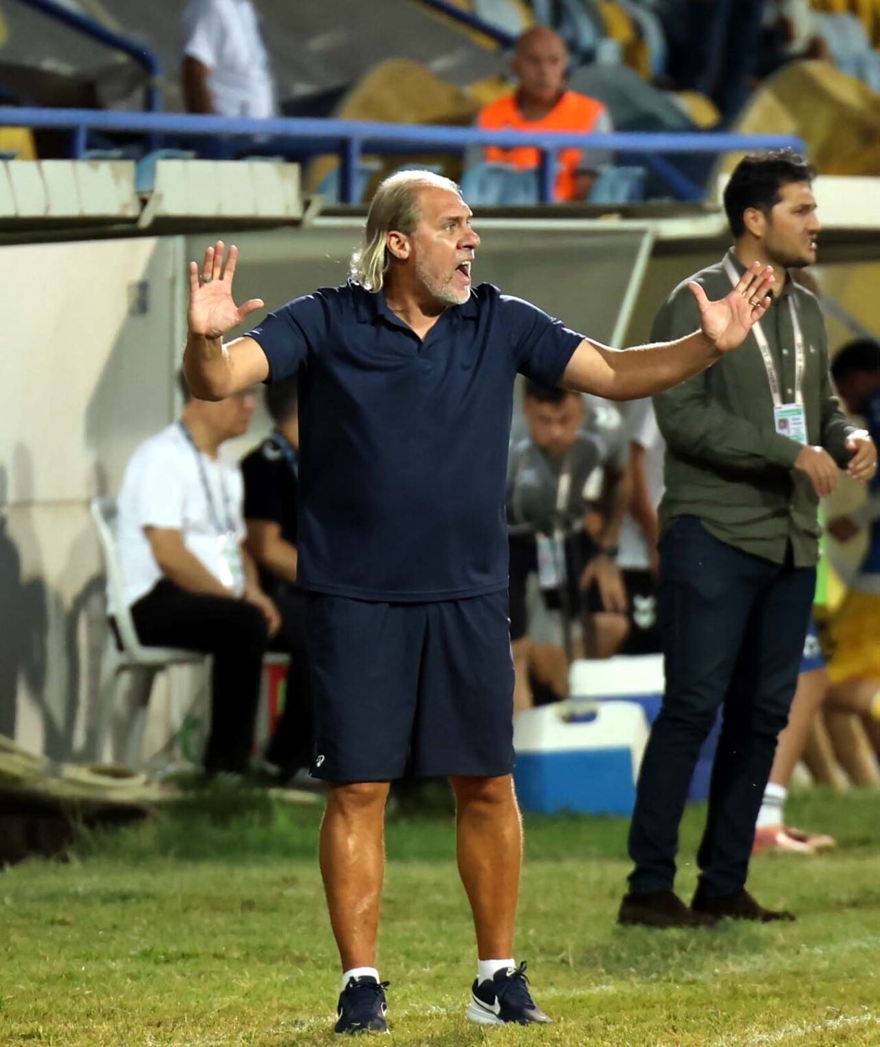 İZMİR, – TFF 2’nci Lig Beyaz Grup’ta sezona üst üste