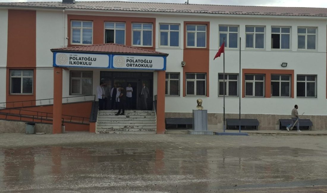 Orhan AŞAN/VAN, – VAN’ın Tuşba ilçesinde bir kız öğrenci, okula