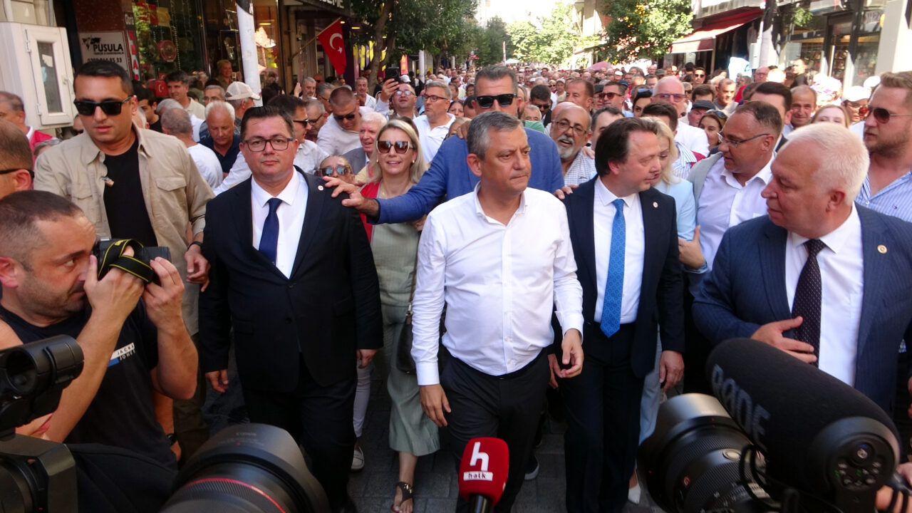Özgür Özel: Bütün otoyolları devletleştireceğiz(2) KIRKLARELİ’DE PARTİLİLERLE BULUŞTU Yeni Parti Genel Başkanı Özgür Özel, Edirne’deki
