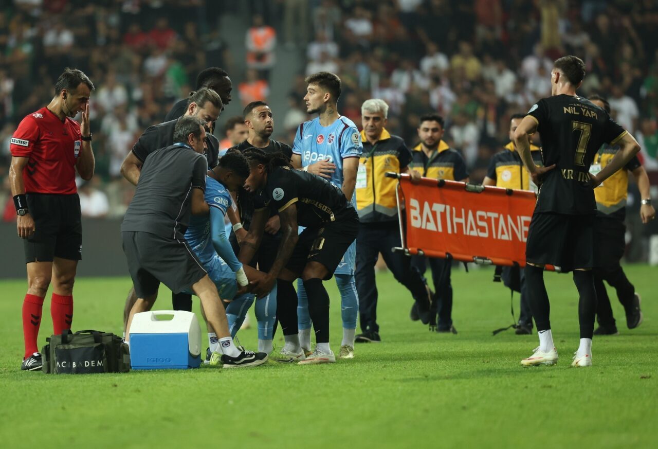 Nurgül GÜNAYDIN / TRABZON – TRABZONSPOR’da Noah Saviolo’nun sağ omuz