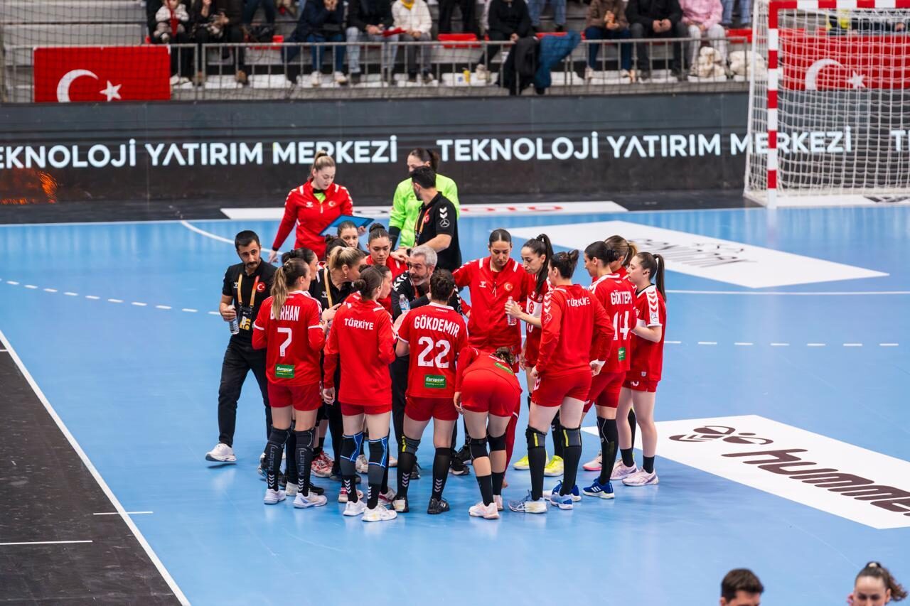Fırat AKAY / BODRUM, -BODRUM’un kadınlar hentbolundaki şampiyon temsilcisi Yalıkavakspor