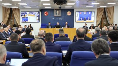 ‘HAKLI KALMANIN MÜCADELESİ İÇERİSİNDEYİZ’ Cumhurbaşkanı Yardımcısı Cevdet Yılmaz, komisyonda milletvekillerinin
