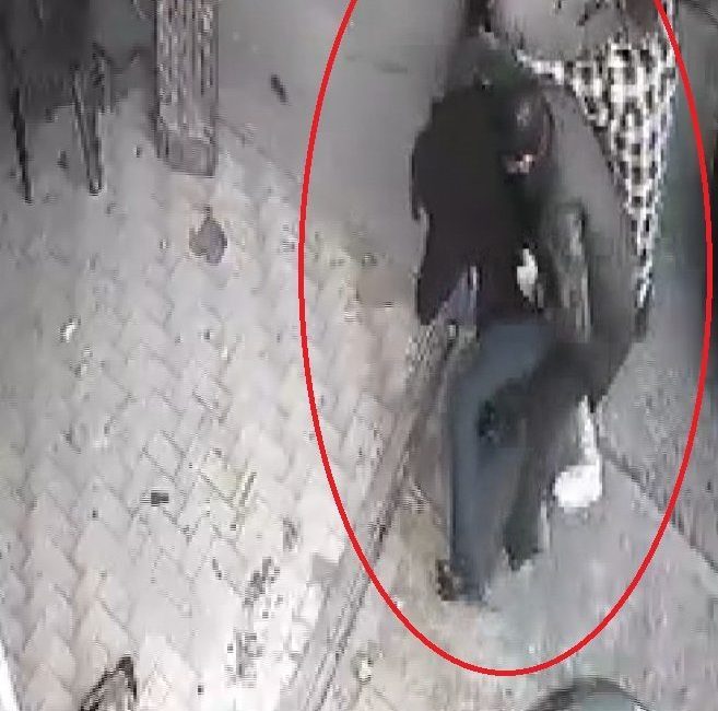 3 kişinin yaralandığı oto tamirhanesindeki silahlı kavga kamerada Furkan KAVUKLU/KAYSERİ, – KAYSERİ’de oto tamirhanesinde, husumetli iki grup arasında