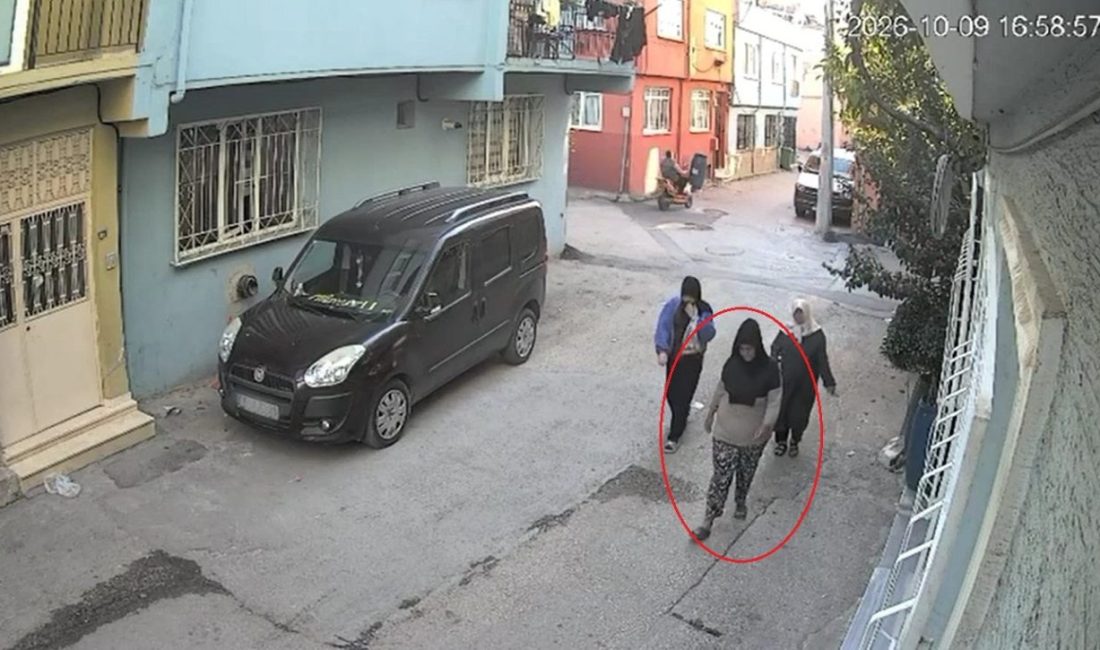 450 bin TL’lik ziynet eşyası çalan şüpheli, 35 kameradan görüntü incelenerek yakalandı Esra TÜRKER/BURSA, – BURSA’da kart-film yöntemiyle kapısını açtığı evden 450