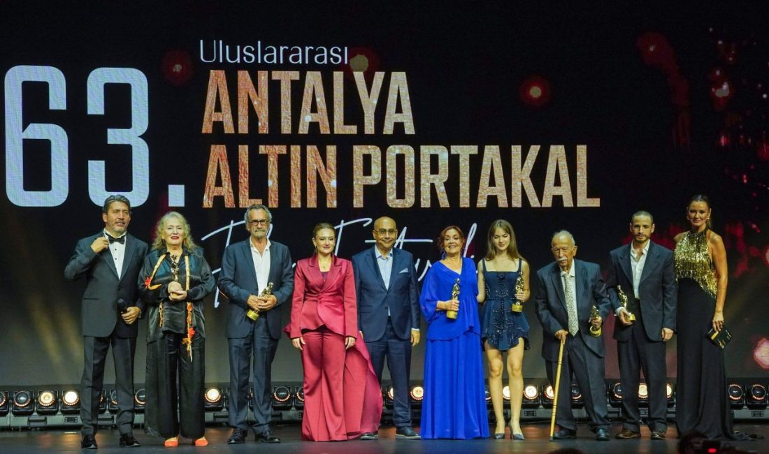 63’üncü Antalya Altın Portakal Film Festivali’nde açılış töreni Semih ERSÖZLER- İrem BAŞDAŞ- Tolga YILDIRIM- Aysu DURSUN/ANTALYA, – BU