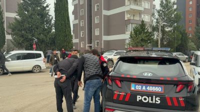 Sercan SAKAR/ADIYAMAN, – ADIYAMAN’da bir konut sitesinde iki grup arasında