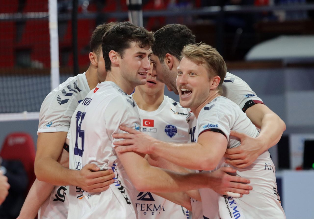 İZMİR, – EFELER Ligi’nde ilk 3 haftada Spor Toto’yu 3-2