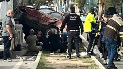 Emre EFE/POLATLI (Ankara), – ANKARA’nın Polatlı ilçesinde 2 aracın çarpıştığı