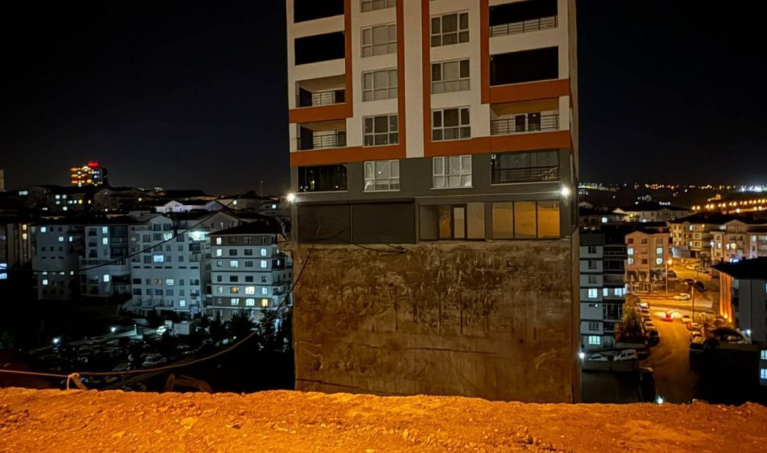 ANKARA, – ANKARA’da toprak kayması sonucu istinat duvarı çöken 17