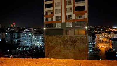 ANKARA, – ANKARA’da toprak kayması sonucu istinat duvarı çöken 17