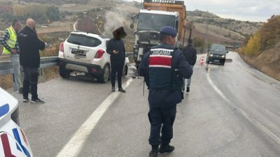 Müfit ONBAŞI/ÇUBUK (Ankara), – ANKARA’nın Çubuk ilçesinde hafriyat kamyonuyla çarpışan
