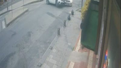 Taylan ERGÜN/İSTANBUL, – ARNAVUTKÖY’de 2 otomobilin yol ayrımında çarpıştığı kazada