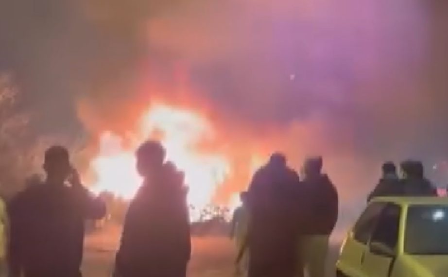 Arnavutköy’de çiçekçi dükkanı alev alev yandı Hüseyin DOĞAN-Taylan ERGÜN-Emin YEŞİL/İSTANBUL, – ARNAVUTKÖY’de çiçekçi dükkanında yangın çıktı.