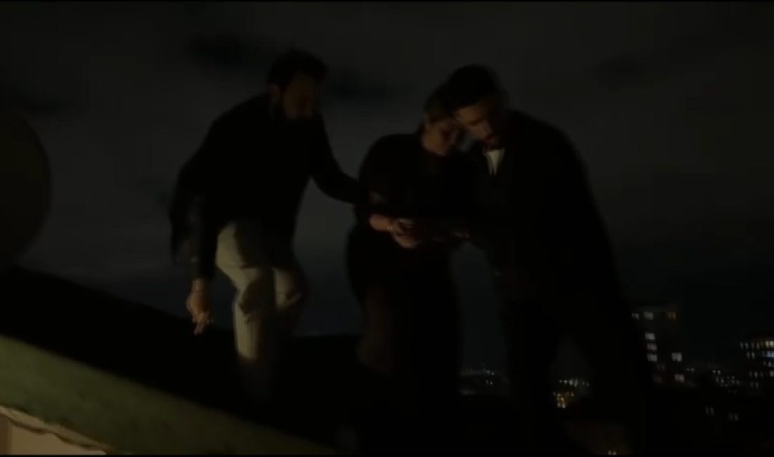 Ataşehir’de 17 yıl hapis cezasıyla aranan firari dubleks evin çatısında yakalandı Ali AKSOYER/İSTANBUL, -İSTANBUL’da alışveriş merkezlerinden çok sayıda hırsızlık olayının faili