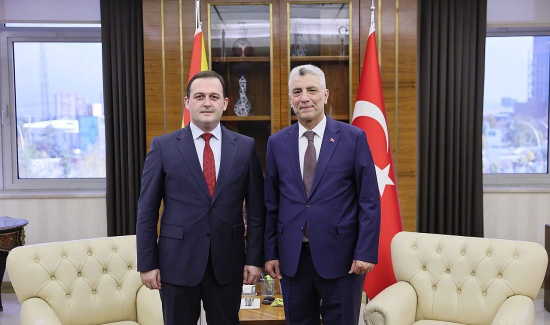 Bakan Bolat, Kuzey Makedonya Devlet Bakanı Zeynula ile görüştü ANKARA, – TİCARET Bakanı Ömer Bolat, Kuzey Makedonya Uluslararası İş