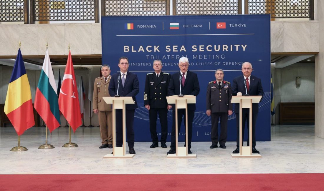 Bakan Güler’den Karadeniz açıklaması BULGARİSTAN, – MİLLİ Savunma Bakanı Yaşar Güler, Türkiye-Bulgaristan-Romanya Savunma Bakanları