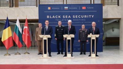 BULGARİSTAN, – MİLLİ Savunma Bakanı Yaşar Güler, Türkiye-Bulgaristan-Romanya Savunma Bakanları