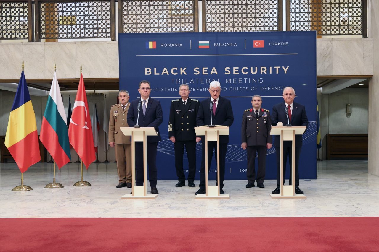 BULGARİSTAN, – MİLLİ Savunma Bakanı Yaşar Güler, Türkiye-Bulgaristan-Romanya Savunma Bakanları
