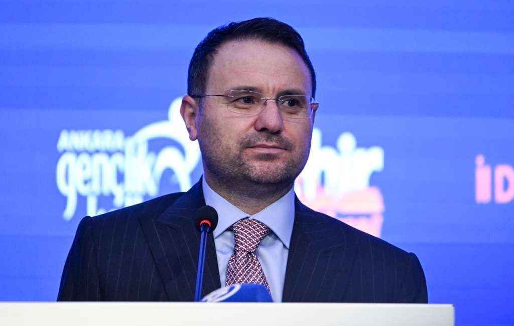 Bakan Gürlek: Gençlerimiz, çetelerin eline bırakılmayacak kadar değerlidir ANKARA, – ADALET Bakanı Akın Gürlek, “Bizim gençlerimiz, bahis çetelerinin,