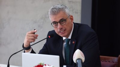 ANKARA, – SAĞLIK Bakanı Kemal Memişoğlu, “Türkiye’de toplumun sigaraya başlama