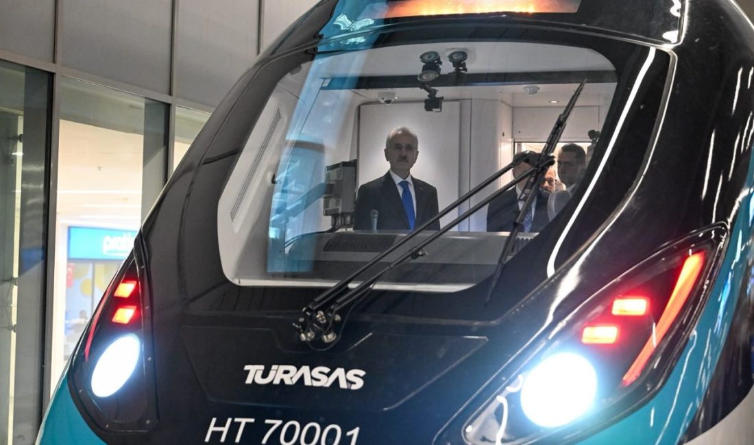 Bakan Uraloğlu, Milli Hızlı Tren’i test etti ANKARA, – ULAŞTIRMA ve Altyapı Bakanı Abdulkadir Uraloğlu, Türkiye Raylı
