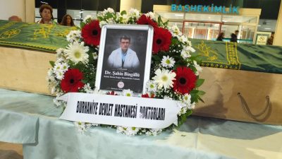 GÖREV YAPTIĞI HASTANEDE TÖREN DÜZENLENDİ Balıkesir’in Ayvalık ilçesi Kız Adası