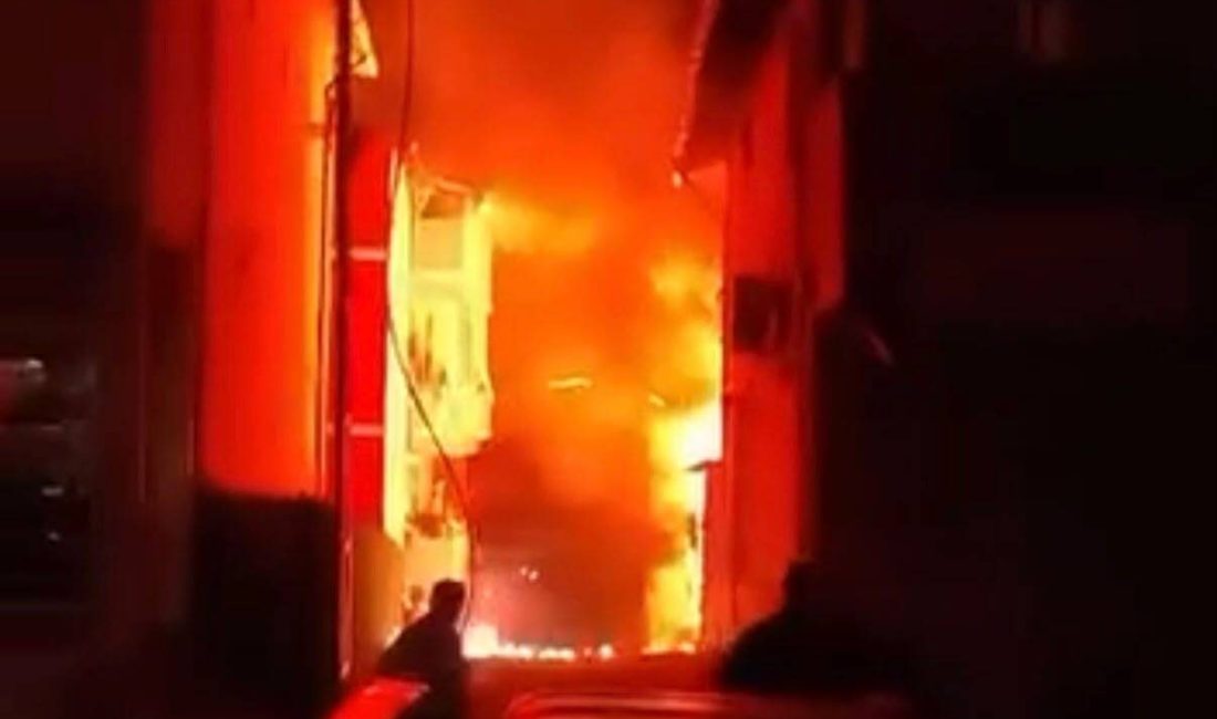 Beykoz’da kulübede başlayıp 2 binaya sıçrayan yangın söndürüldü Mert ORDU/İSTANBUL, – BEYKOZ’da kulübede başlayıp bitişiğindeki iki binaya sıçrayan