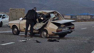 Bülent TEMİZ/ KARLIOVA(Bingöl), – BİNGÖL’ün Karlıova ilçesinde otomobil ile motosikletin