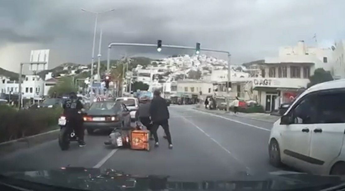 Bodrum’da trafikte kuryeye saldıran 2 kişiye 360 bin lira ceza Fırat AKAY/BODRUM(Muğla), -MUĞLA’nın Bodrum ilçesinde, trafikte çıkan tartışmada araçtan inerek