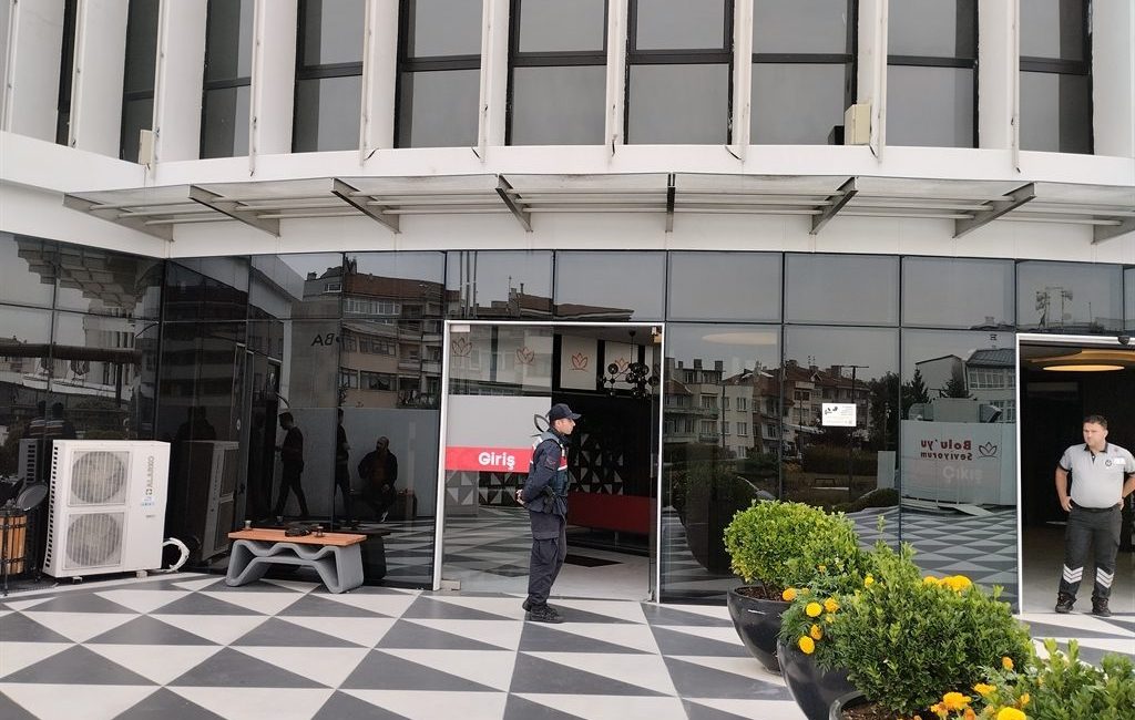 Bolu Belediyesi’ne operasyon 4 gözaltı Mutlu YUCA/BOLU, – BOLU Belediyesi’ne yönelik sabah erken saatlerde düzenlenen