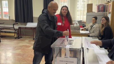 İhsan DÖRTKARDEŞ/İSTANBUL, – BULGARİSTAN’daki Cumhurbaşkanlığı seçiminde oy kullanmak isteyen çifte