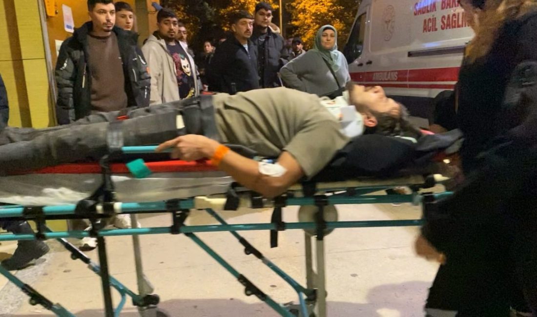 Bursa’da domates yüklü kamyonet TIR’la çarpıştı: 2 ağır yaralı Yavuz YILMAZ/İNEGÖL(Bursa), -BURSA’nın İnegöl ilçesinde sollama yapan domates yüklü kamyonet,