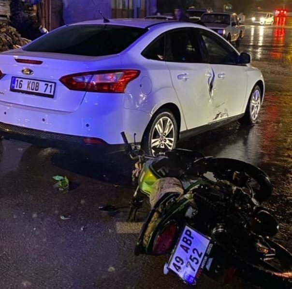 Bursa’da otomobille motosiklet çarpıştı: 2 yaralı Yavuz YILMAZ/ İNEGÖL(Bursa), – BURSA’nın İnegöl ilçesinde otomobille çarpışıp devrilen